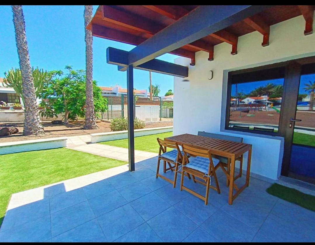 Sunny bungalow with garden #1 Maspalomas  Bagian luar foto